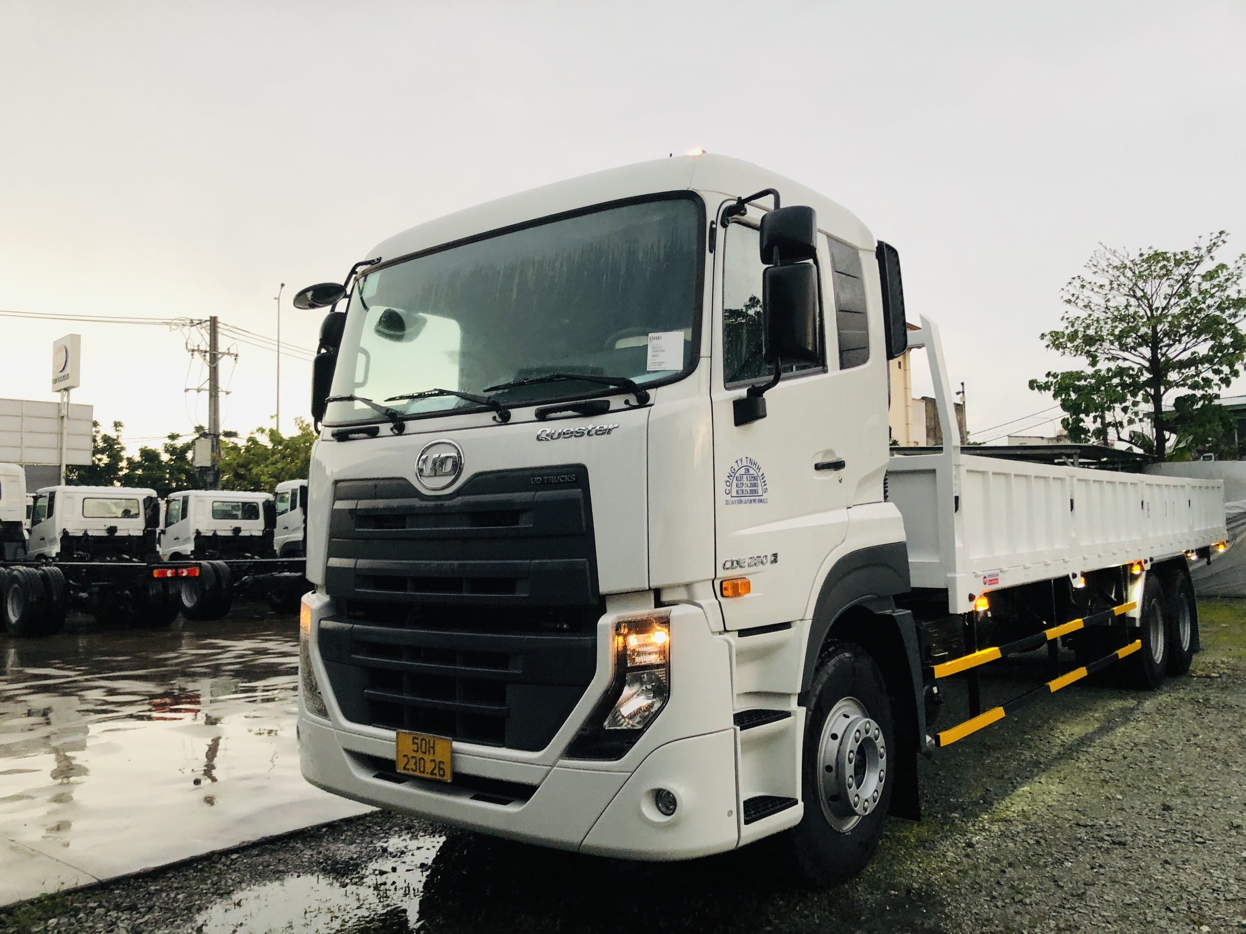 Xe Tải 3 Chân UD CDE280 Thùng Lửng